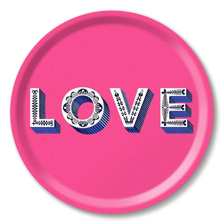 Rundes Tablett in Pink mit LOVE-Schriftzug, Maximalismus Design von Jamida of Sweden, Codeso Living