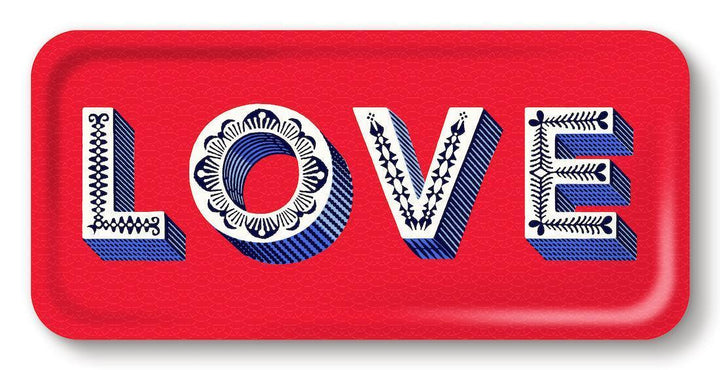 Rotes Tablett mit LOVE Schriftzug, skandinavisches Design, Jamida, Codeso Living