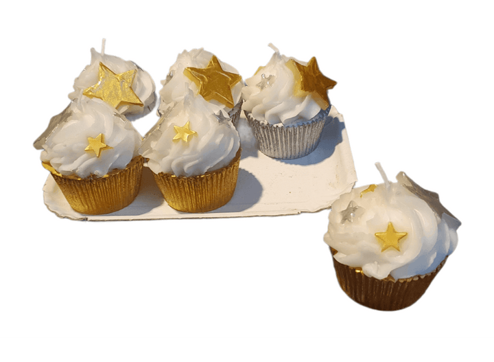 Weiße Cupcake-Kerzen mit goldenen Sternen, glamouröses Xmas Deko-Set von Codeso Living