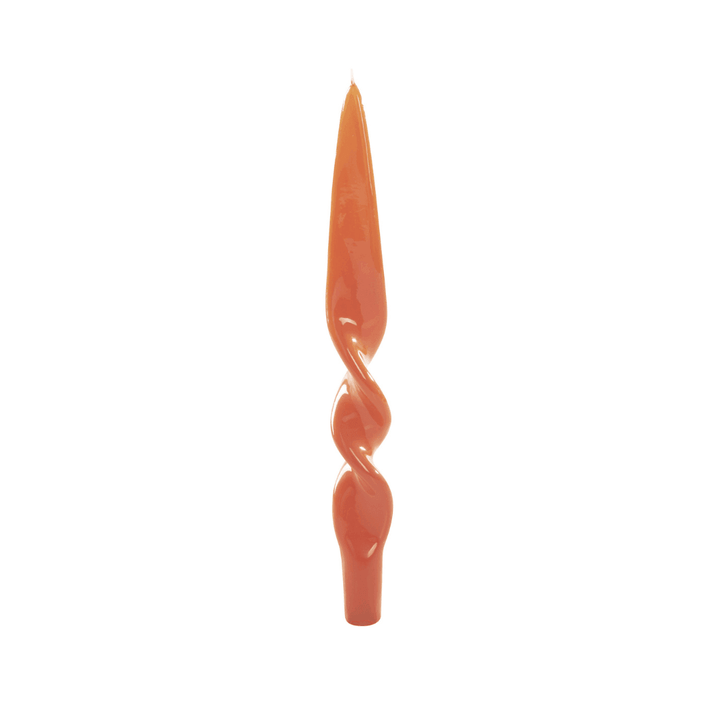 Twisted Kerze in Orange, 28 cm, auf weißem Hintergrund, glamouröses Interior-Accessoire