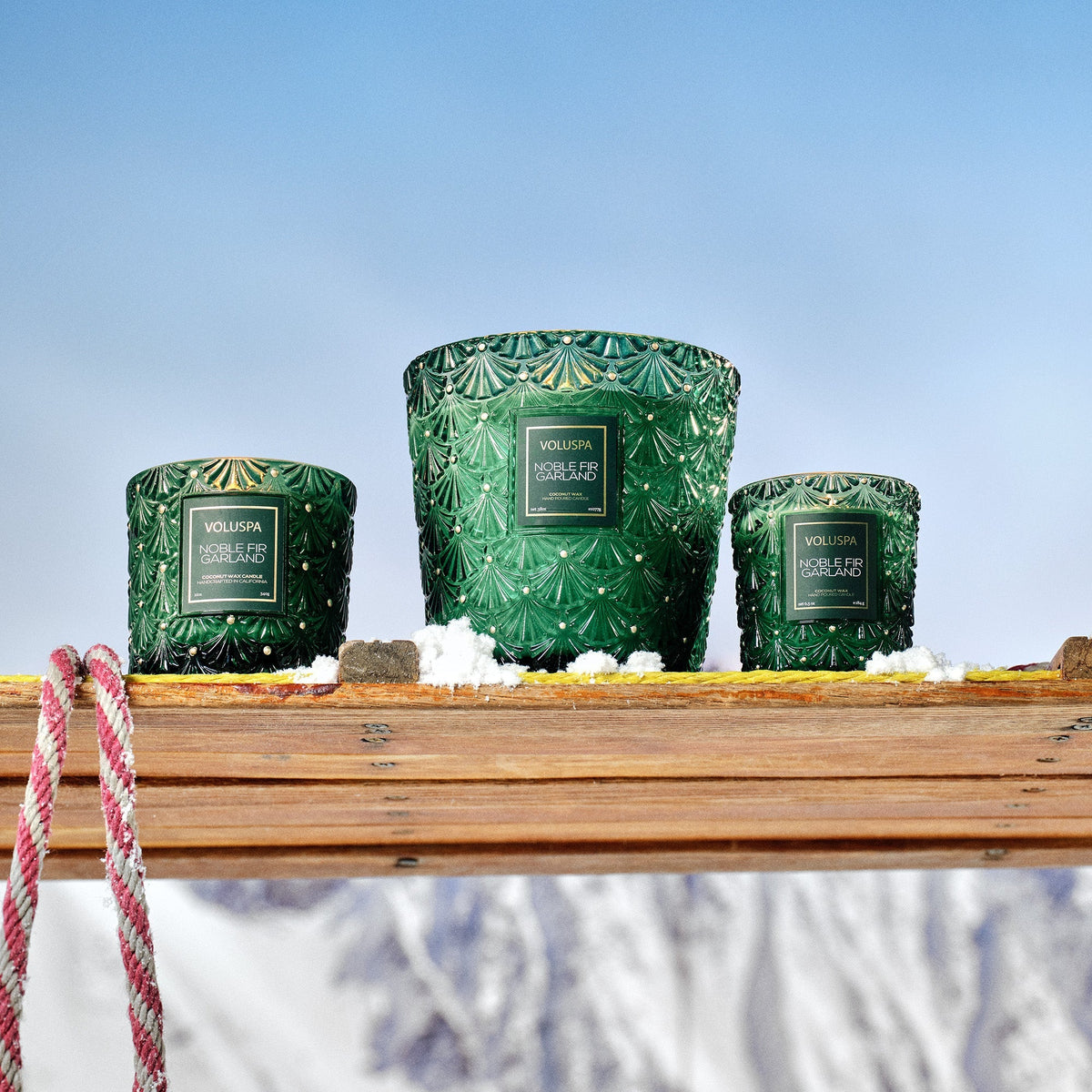 Voluspa Noble Fir Garland Duftkerzen im Wohnraum