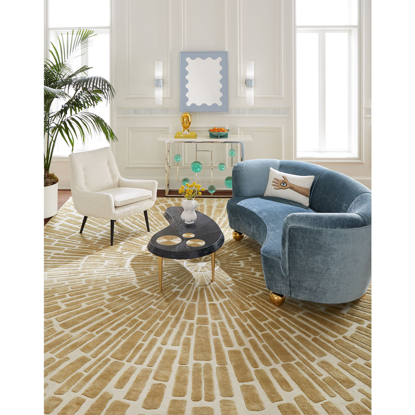 Goldener Sunburst-Teppich von Jonathan Adler, glamouröses Maximalismus-Interior bei Codeso Living