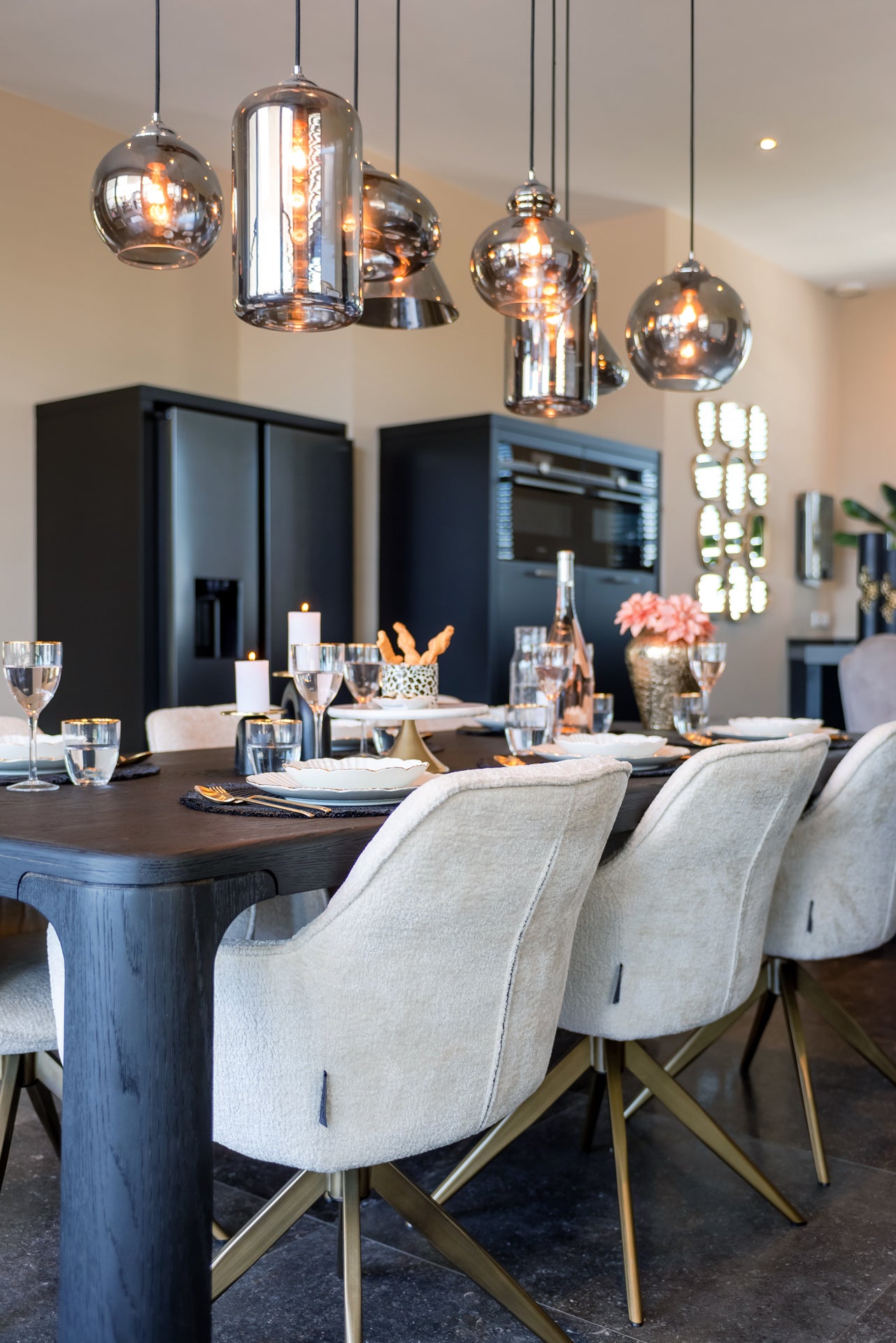 Richmond Interiors Chenille-Drehstuhl Aline | Weiß