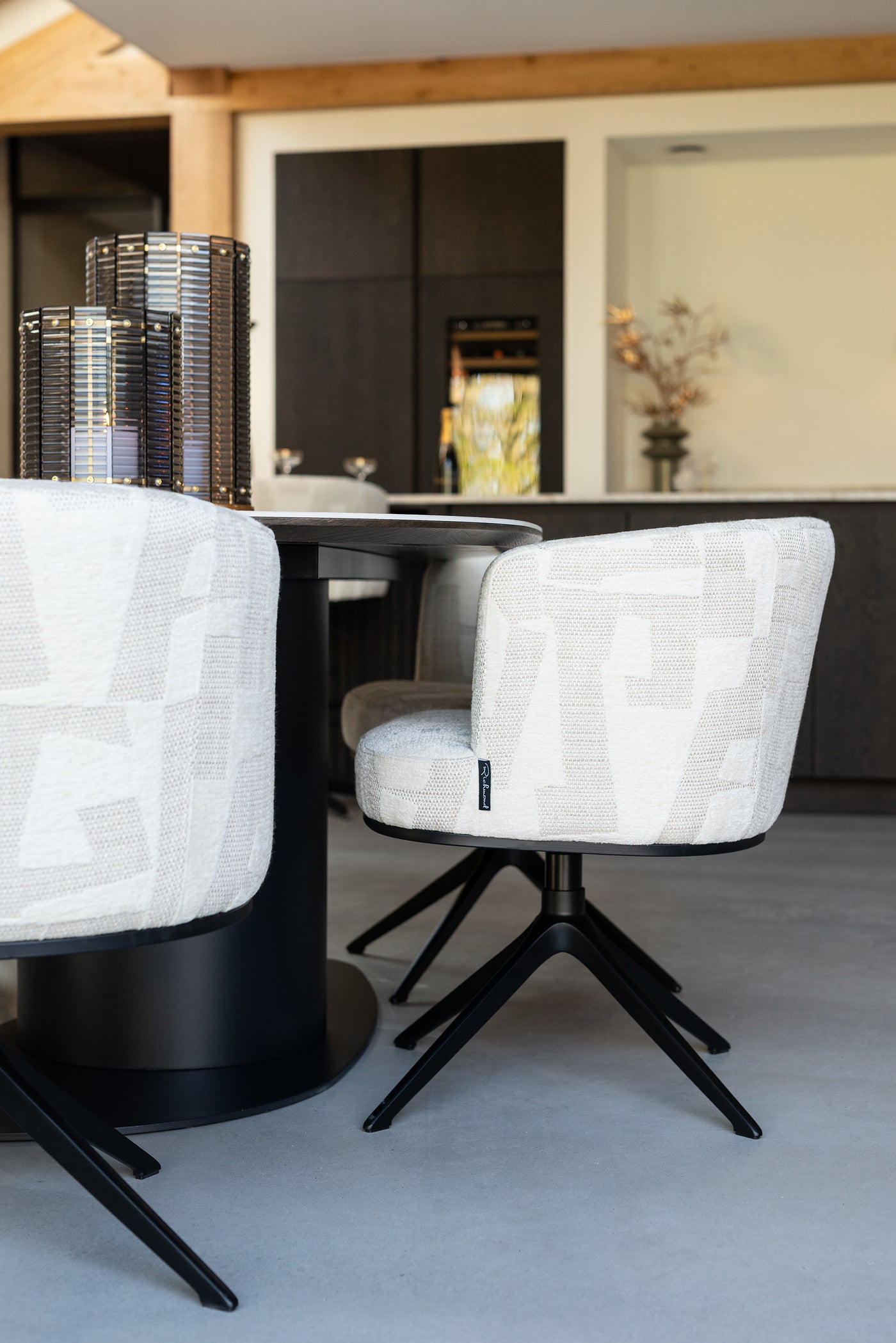 Richmond Interiors geschwungener Esstisch Ritz | 220x110 cm