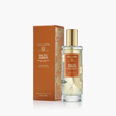 Voluspa Raumspray Baltic Amber im edlen Glasflakon