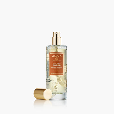 Voluspa Raumspray Baltic Amber im edlen Glasflakon
