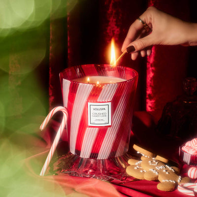 Voluspa 3-Docht Duftkerze Crushed Candy Cane | 1.077 g