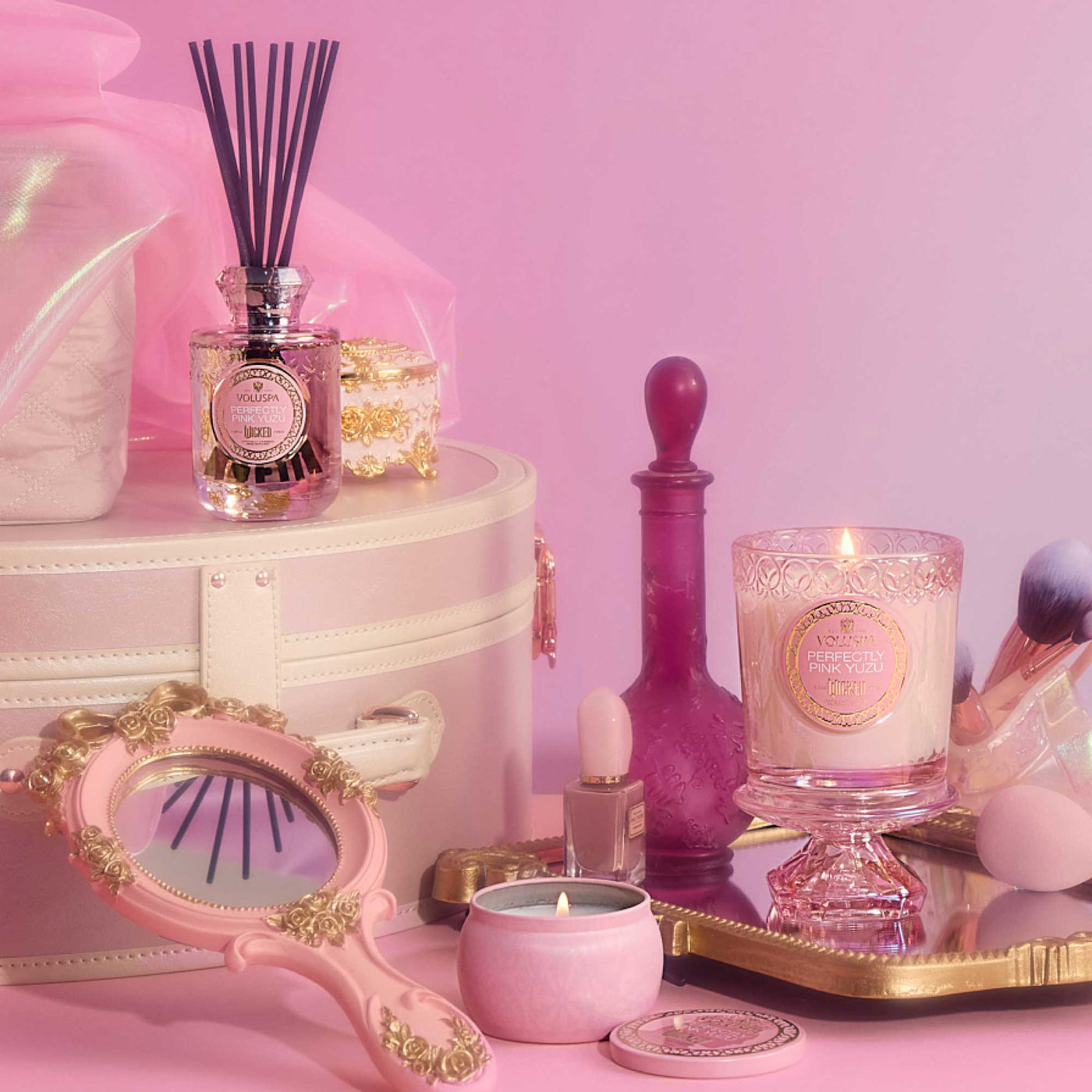 Voluspa Geschenkset Duftkerzen & Dochtschere Wicked Pink Goes Good With Green