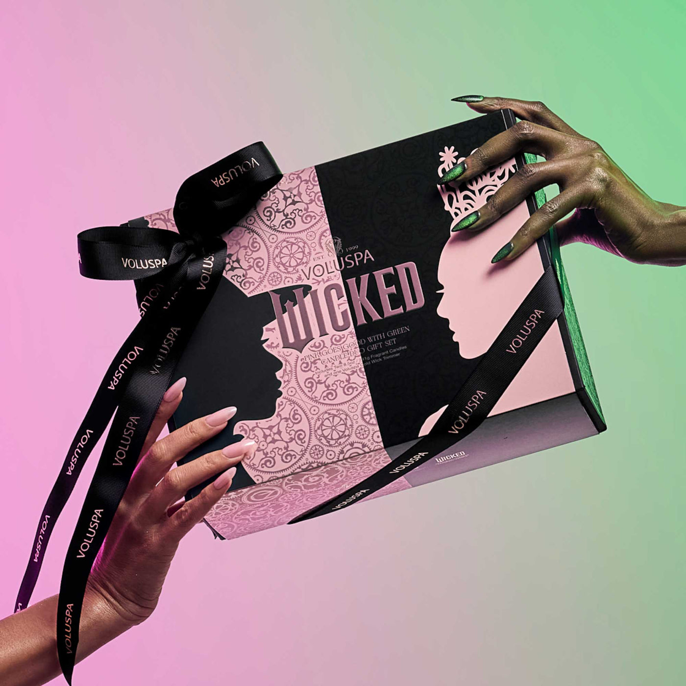 Voluspa Geschenkset Duftkerzen & Dochtschere Wicked Pink Goes Good With Green