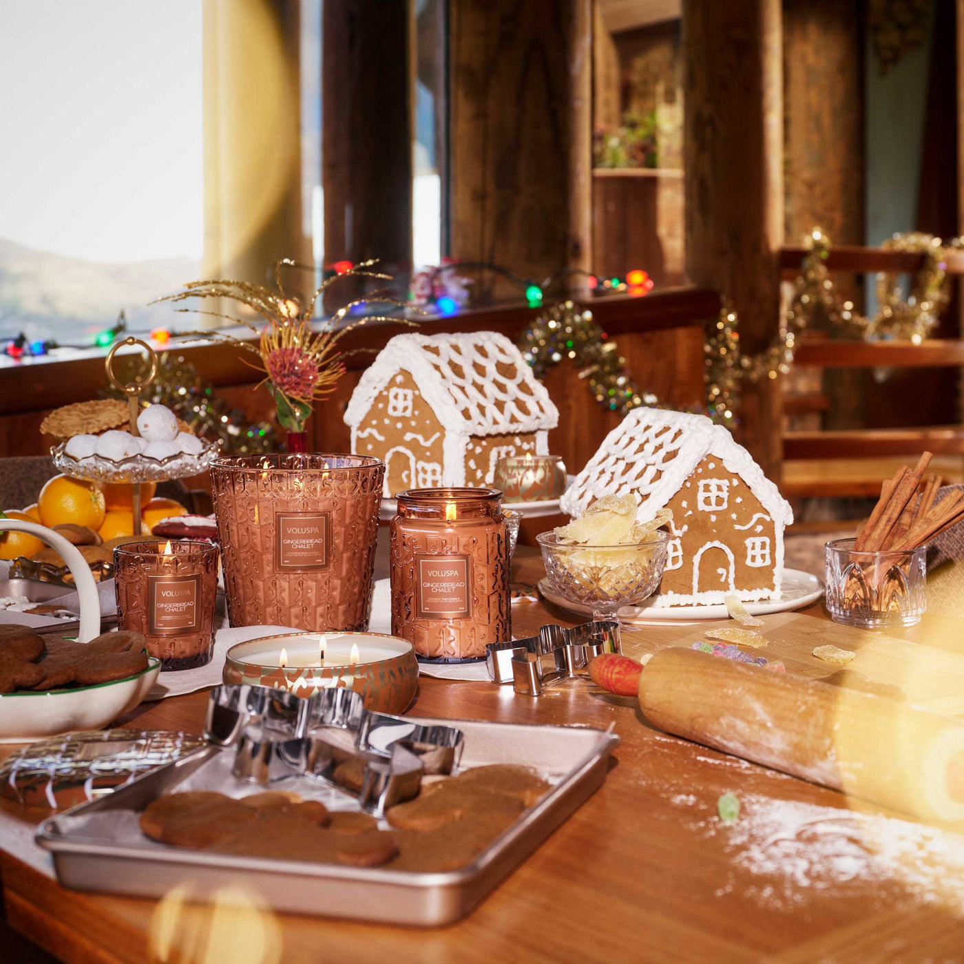 Voluspa 3-Docht Duftkerze Gingerbread Chalet | Dose mit Deckel