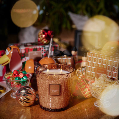 Voluspa 3-Docht Duftkerze Gingerbread Chalet | 1.077 g
