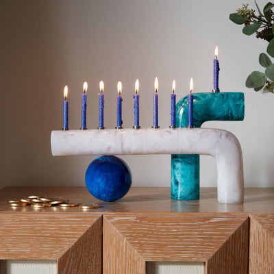 Jonathan Adler Menorah Kerzenständer Como | Weiß & Blau