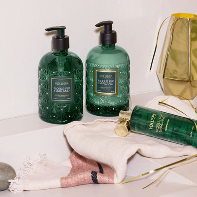 Voluspa Raumspray Noble Fir Garland im edlen Glasflakon