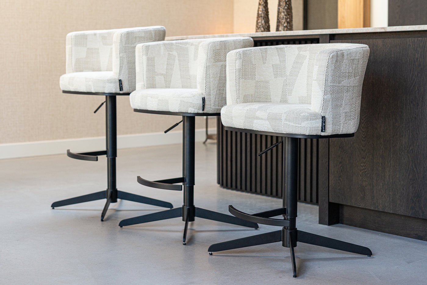 Richmond Interiors Dreh-Barhocker Counterstuhl Cheyenne höhenverstellbar | beige