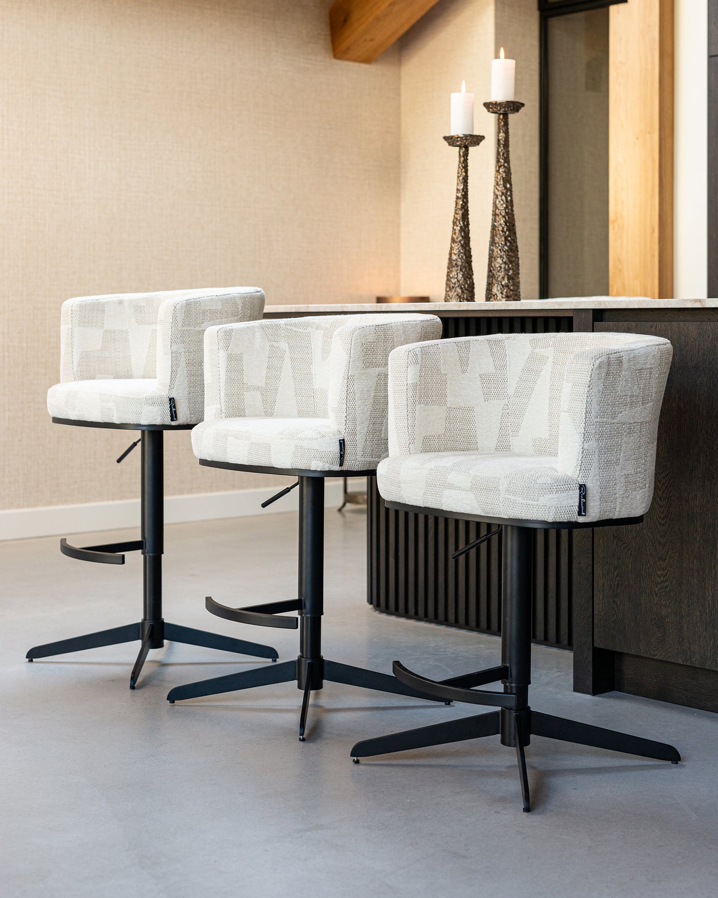 Richmond Interiors Dreh-Barhocker Counterstuhl Cheyenne höhenverstellbar | beige