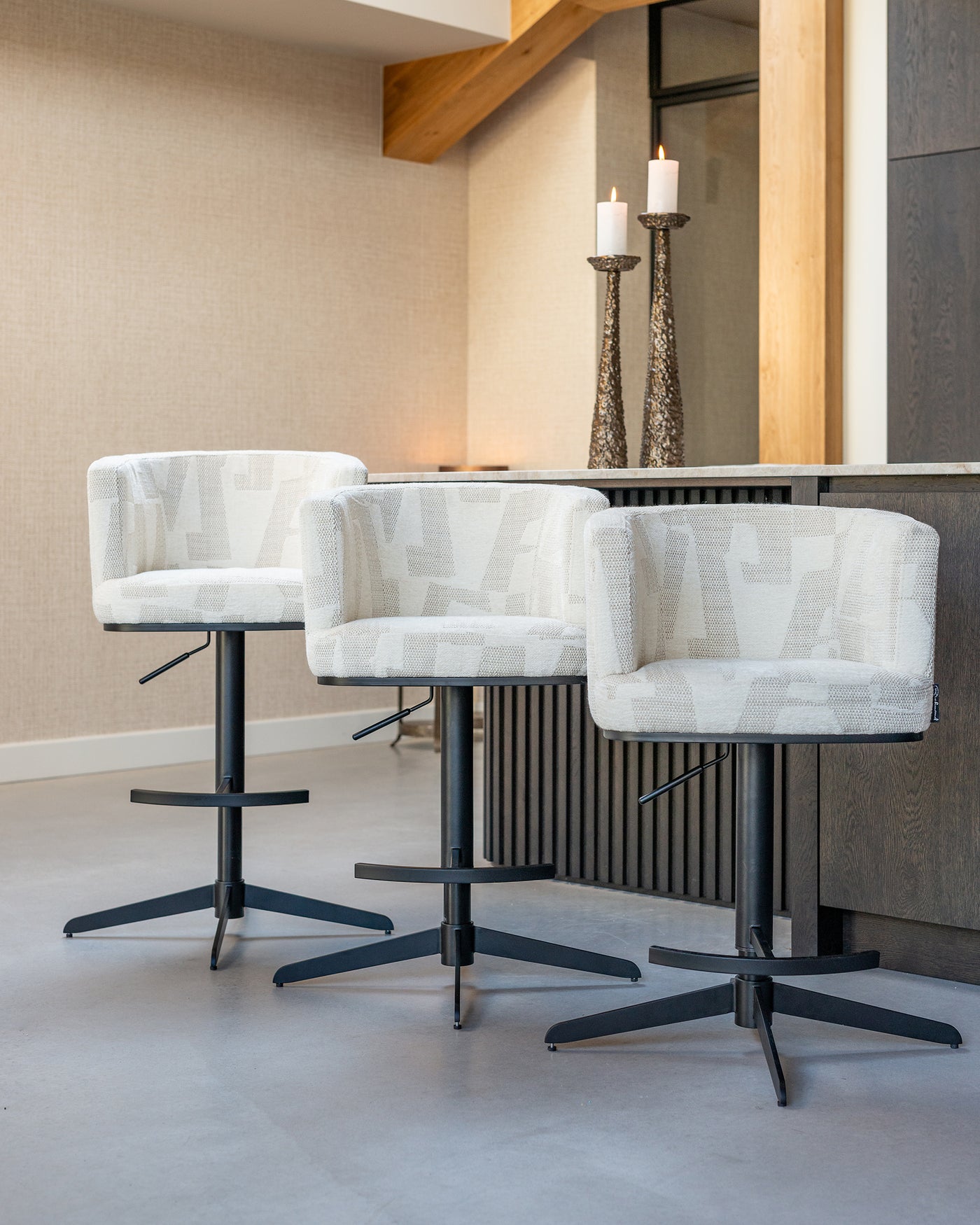 Richmond Interiors Dreh-Barhocker Counterstuhl Cheyenne höhenverstellbar | beige