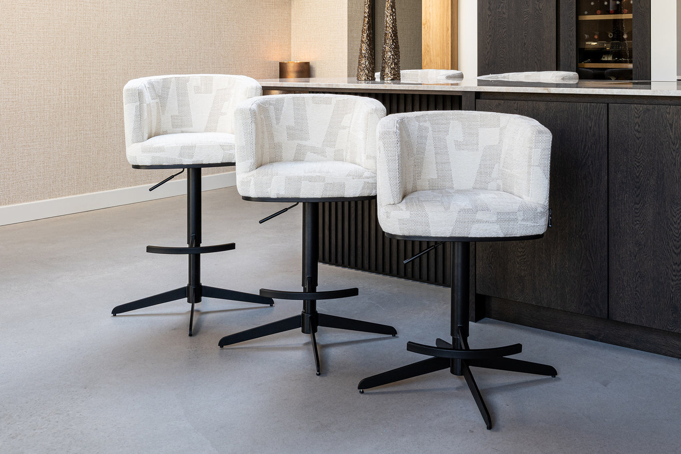 Richmond Interiors Dreh-Barhocker Counterstuhl Cheyenne höhenverstellbar | beige