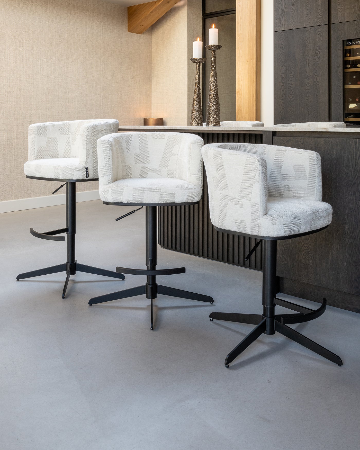 Richmond Interiors Dreh-Barhocker Counterstuhl Cheyenne höhenverstellbar | beige