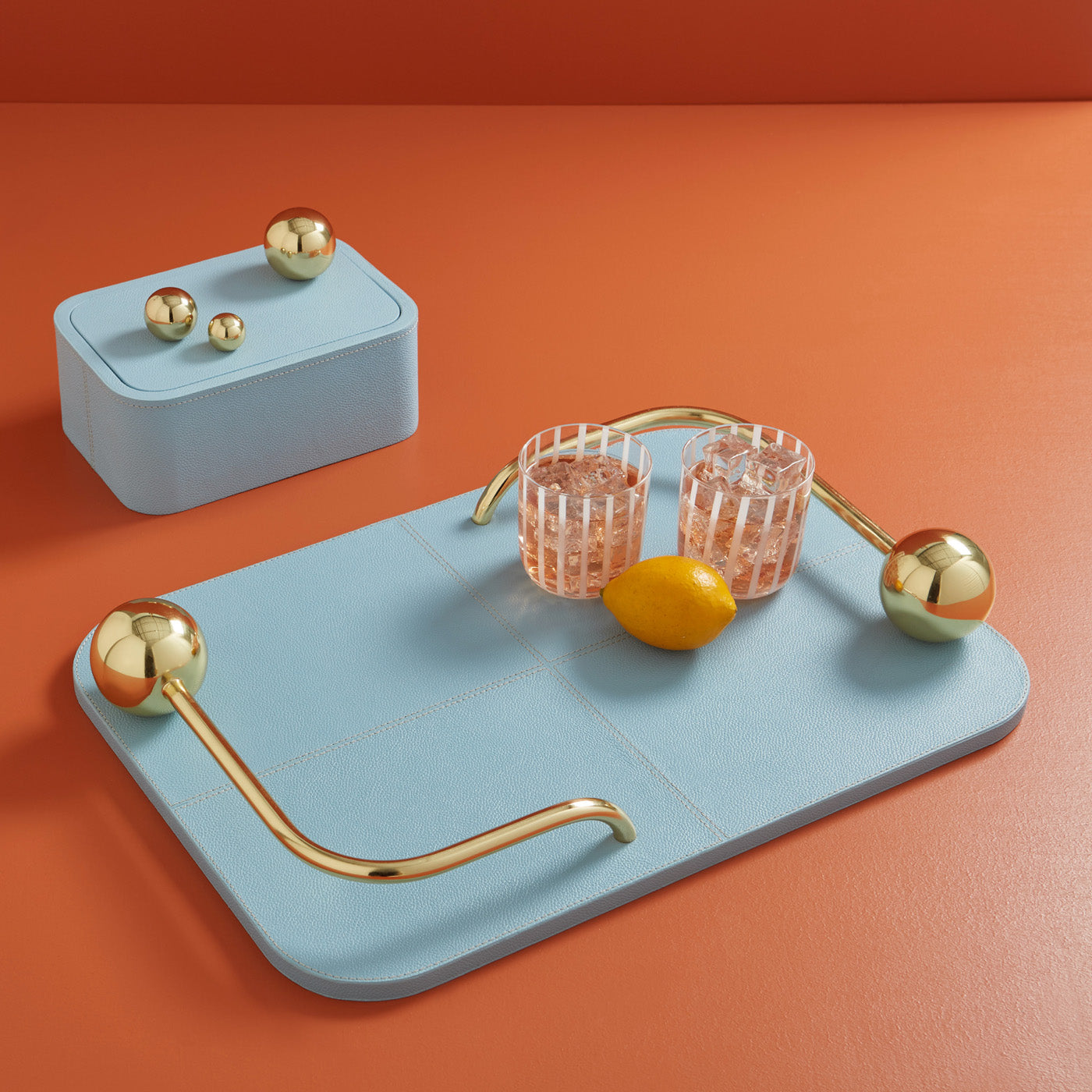Jonathan Adler Leder Servier- und Dekotablett St. Germain | hellblau