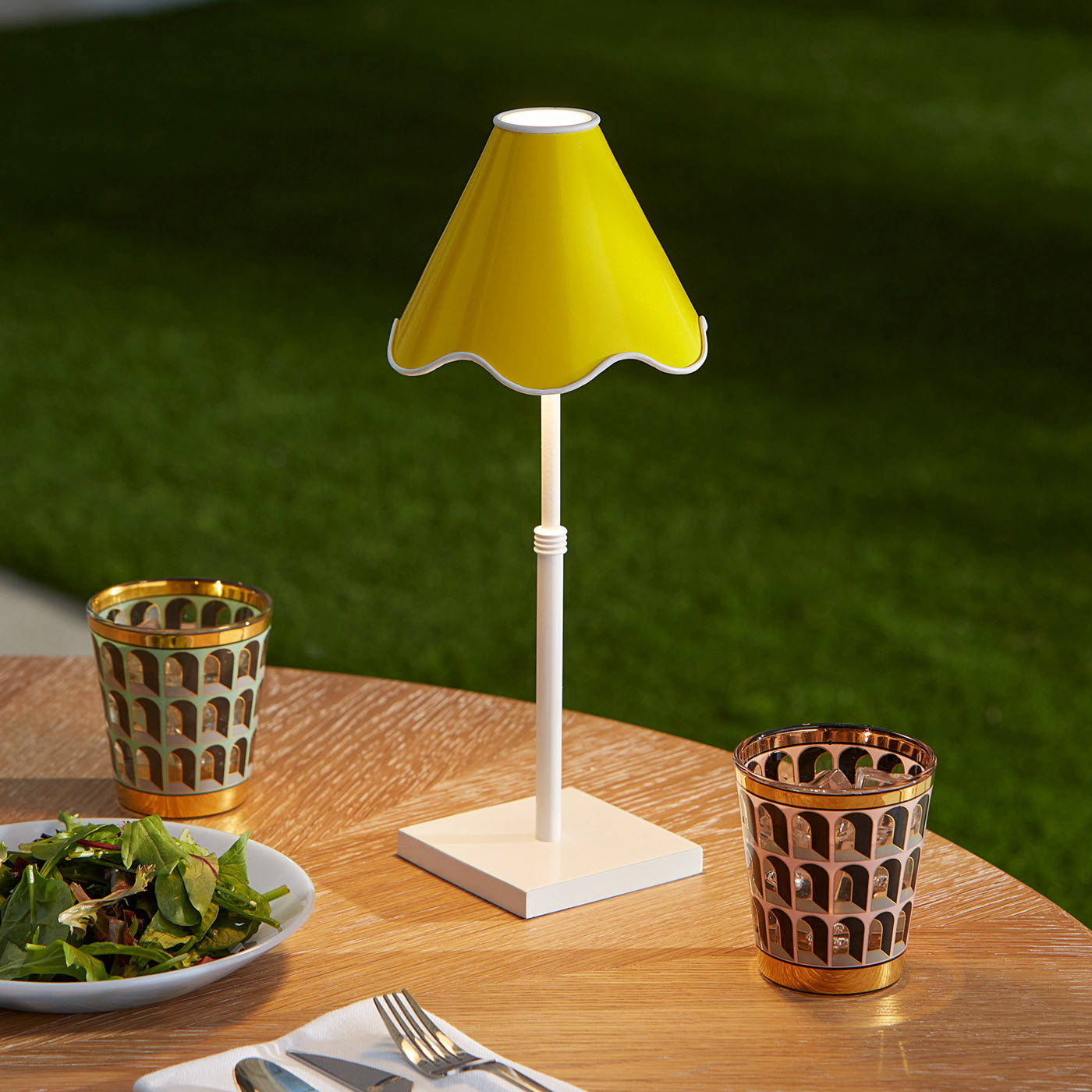 Jonathan Adler Aufladbare Tischlampe Ripple