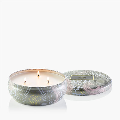 Voluspa 3-Docht Duftkerze Tahitian Coconut Vanilla | Dose mit Deckel