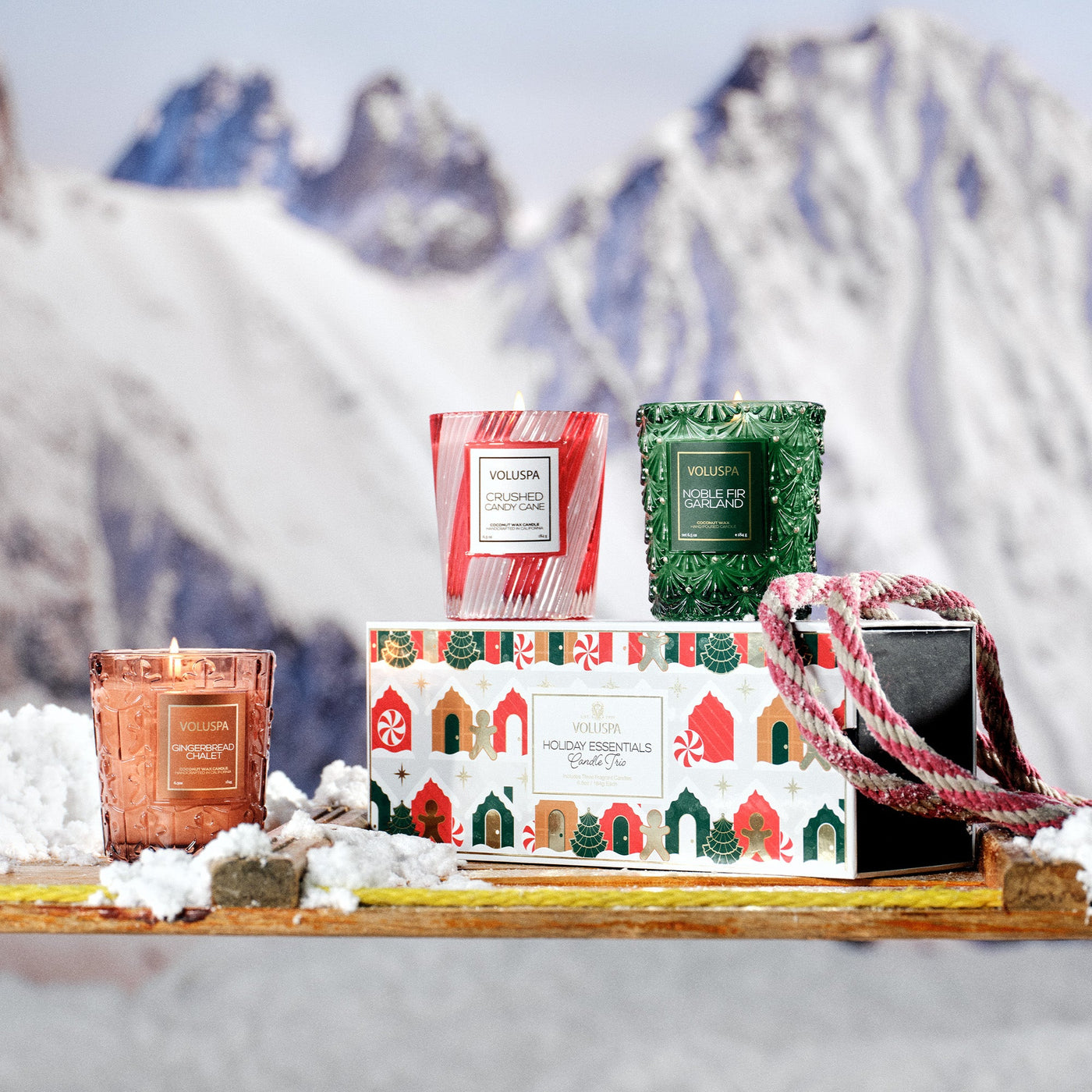 Voluspa Holiday Village Geschenkset mit 3 Classic Duftkerzen