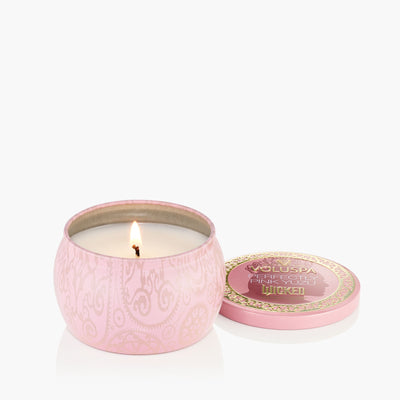 Voluspa Duftkerze Wicked Perfectly Pink Yuzu | Minidose mit Deckel