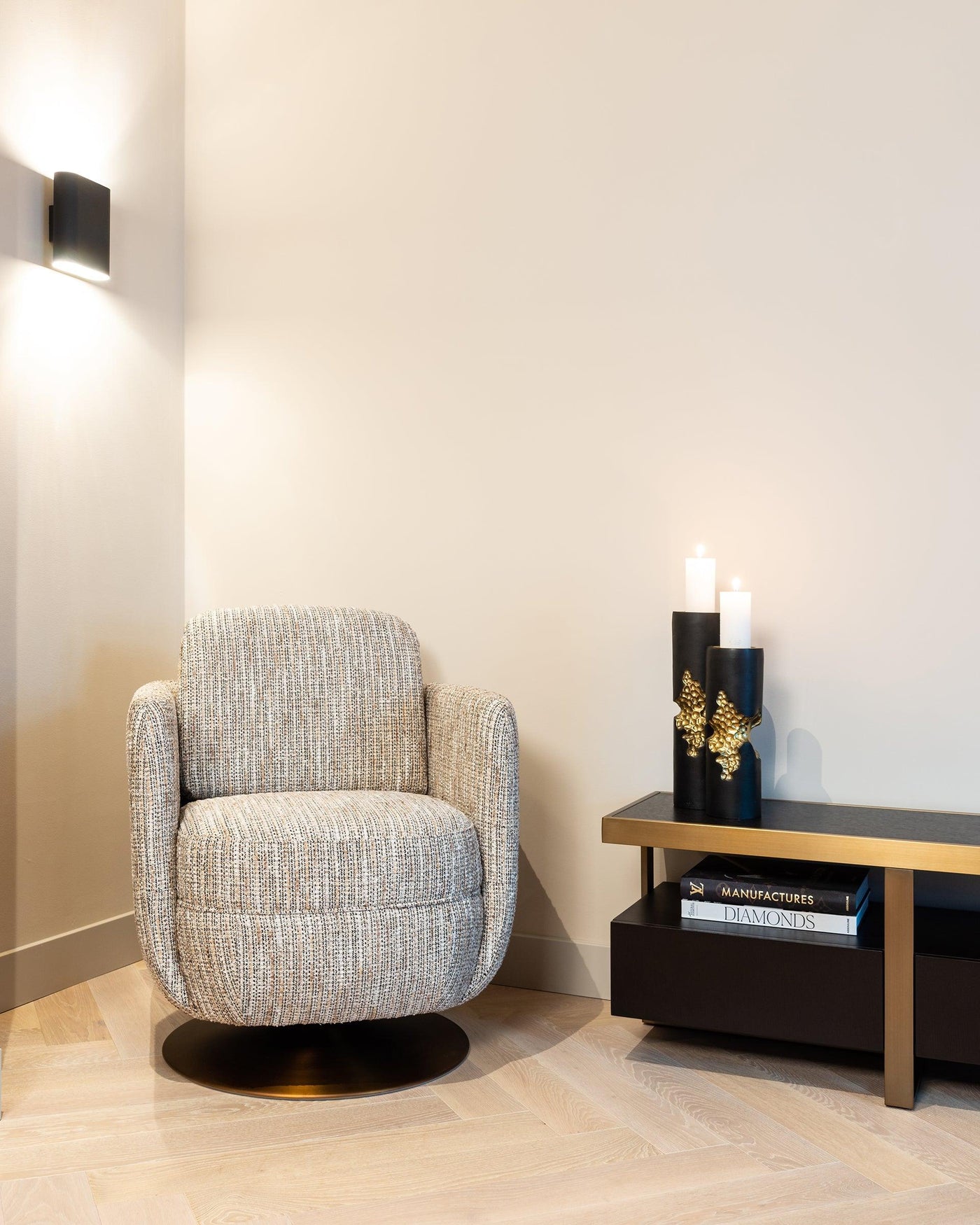 Alexander Jones Drehsessel Turner | beige