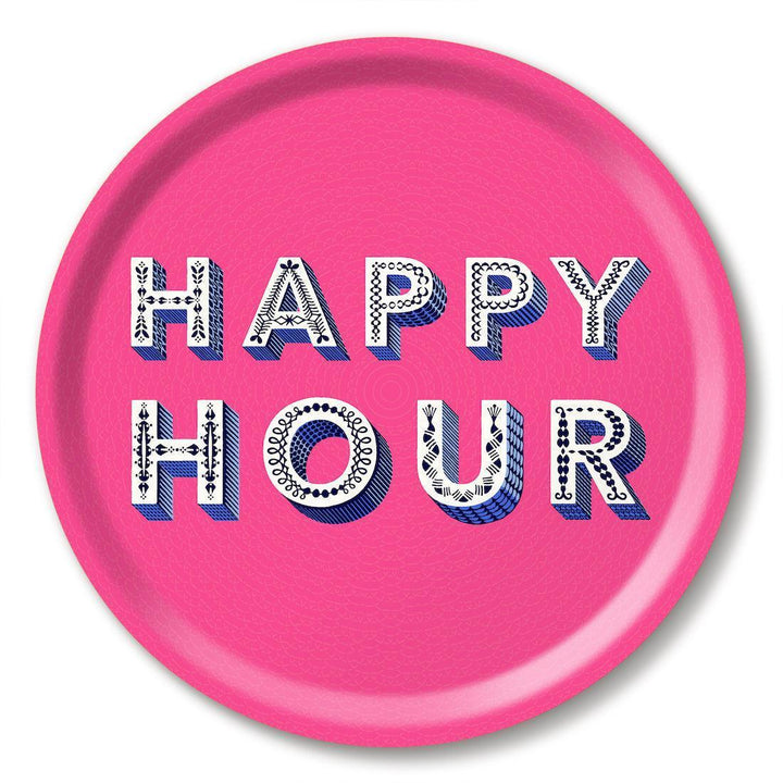 Rundes pinkes Tablett mit „HAPPY HOUR“ Schriftzug, stylisches Maximalismus Interior von Codeso Living.