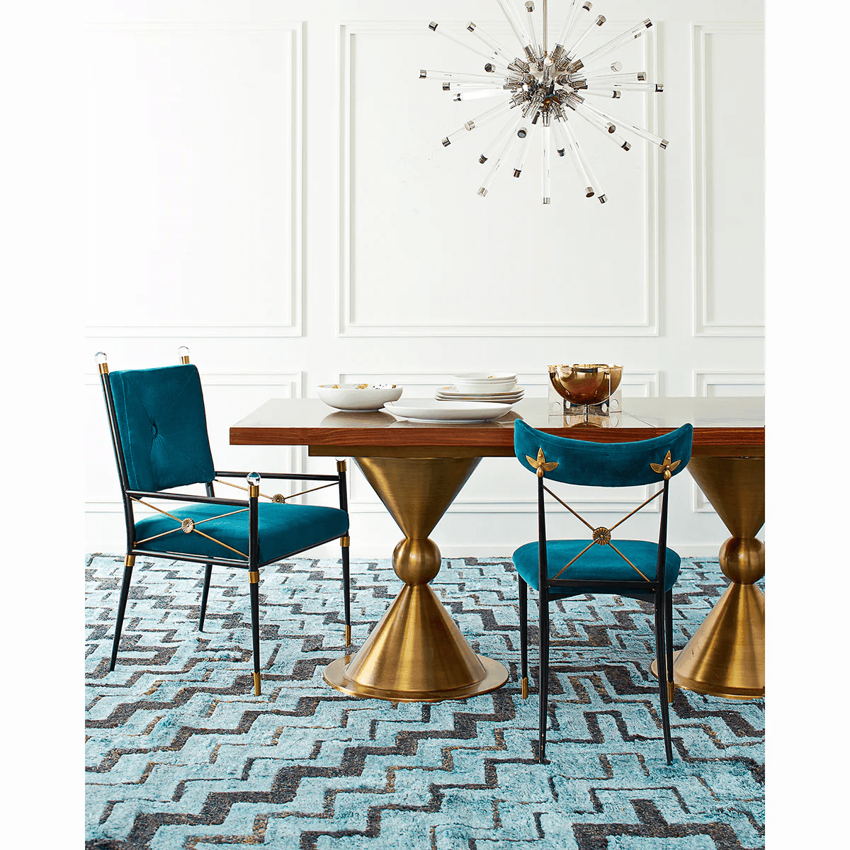 Jonathan Adler Samt-Esszimmerstuhl Rider mit Armlehnen | Rialto Peacock