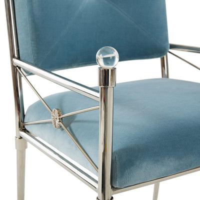 Jonathan Adler Samt-Esszimmerstuhl Rider mit Armlehnen | Rialto Sky