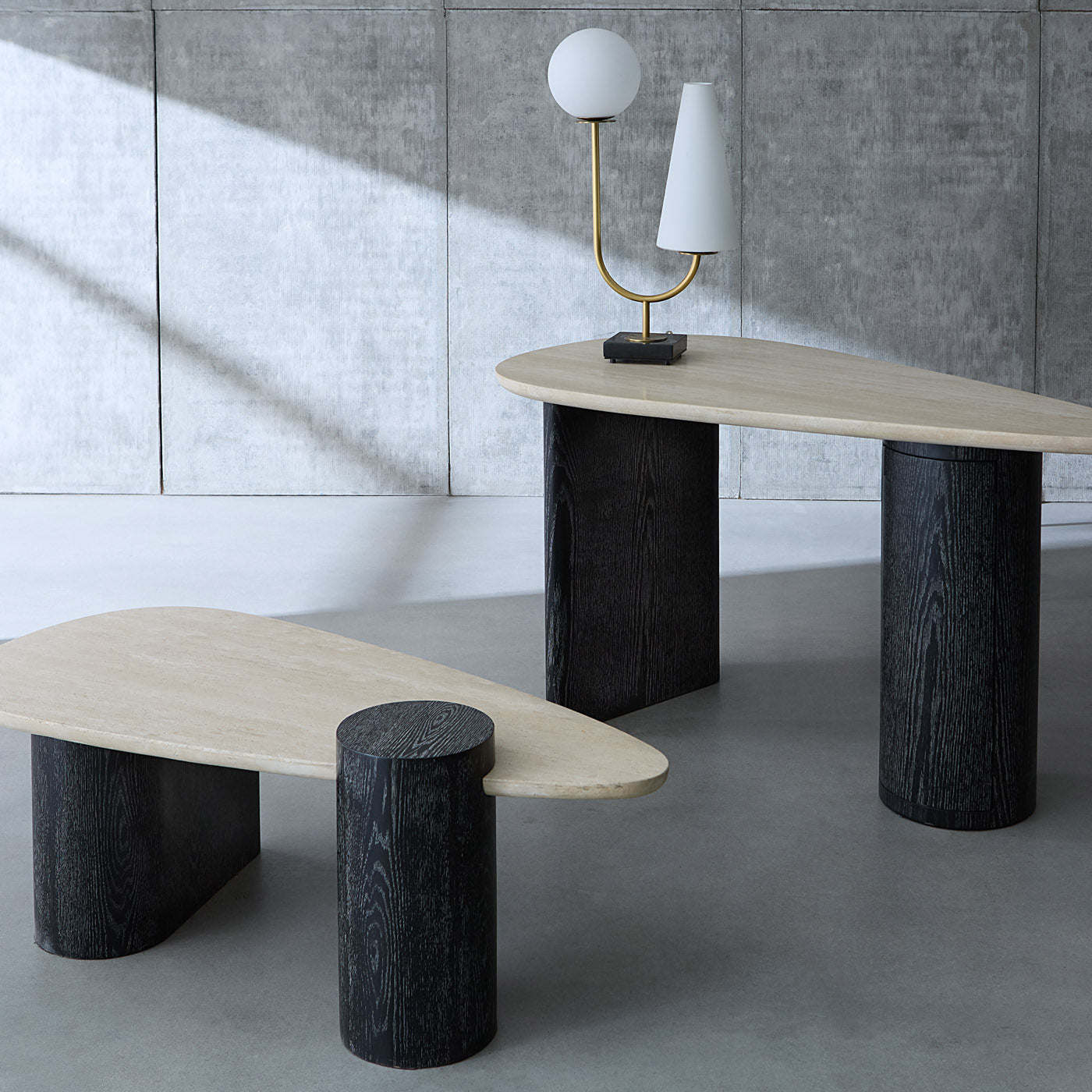 Jonathan Adler Travertin-Couchtisch Oeuf