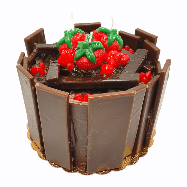 Kerzen im Design einer Schokotorte mit Schokoriegeln und Erdbeer-Deko, Codeso Living Luxus Deko