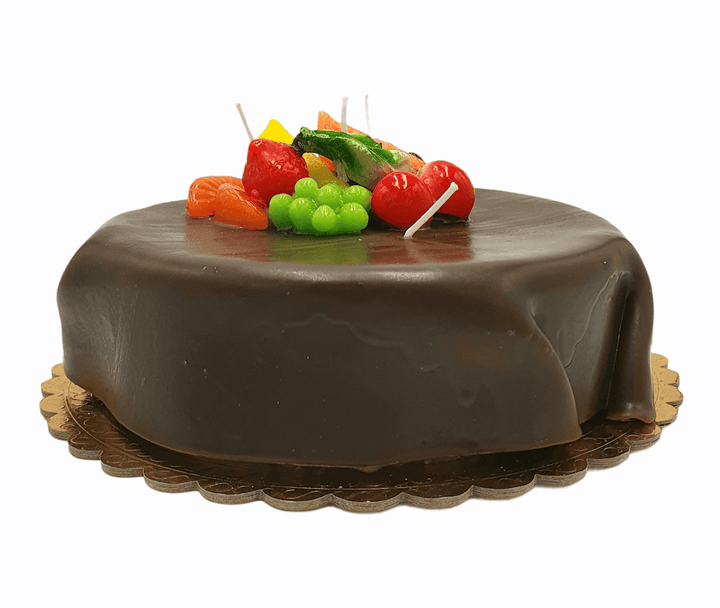 Schokoladen-Kerze in Sachertorte-Optik mit buntem Frucht-Dekor, luxuriöses Interior-Accessoire