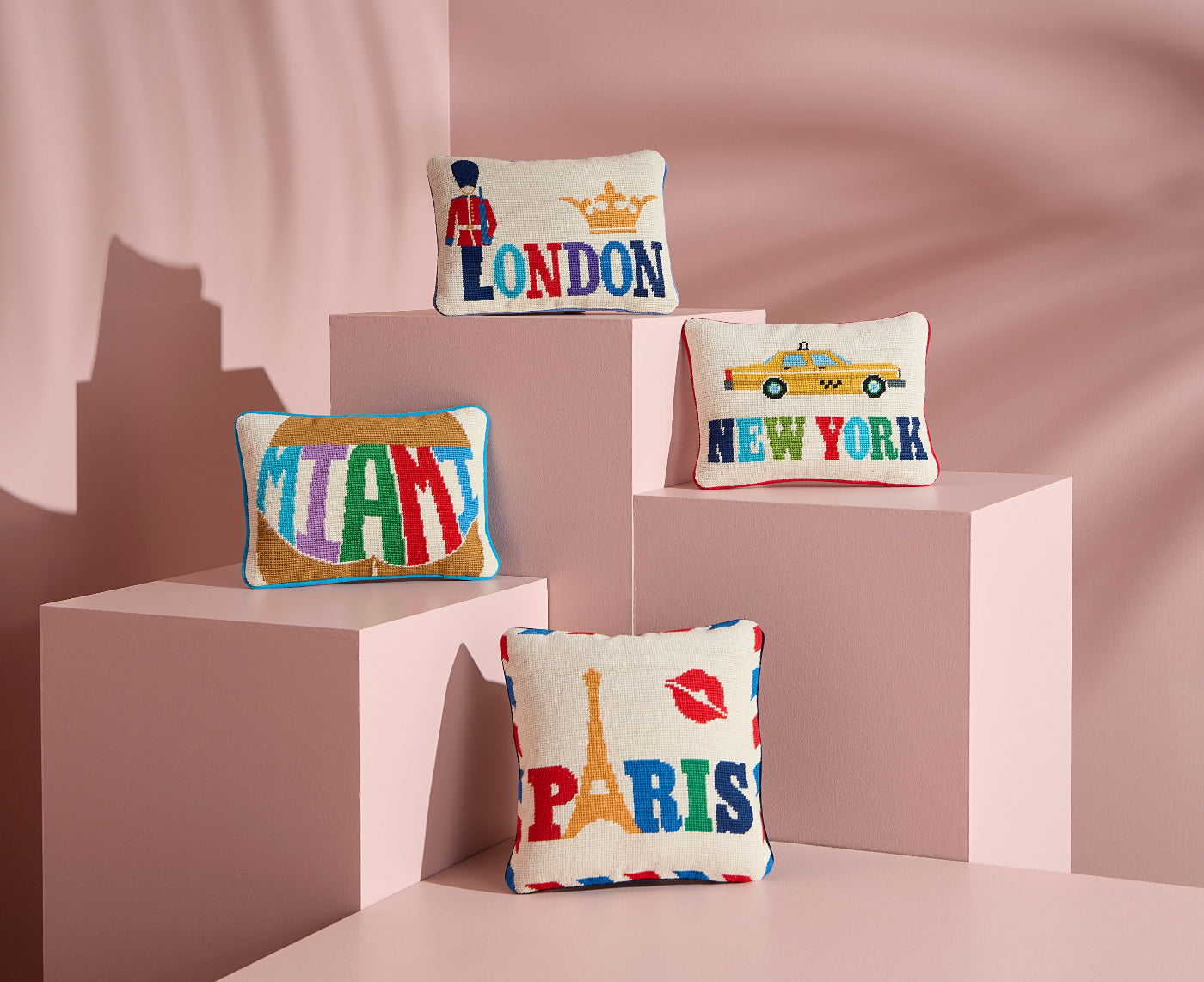 Jonathan Adler Needlepoint Kissen New York  | 30x23cm
