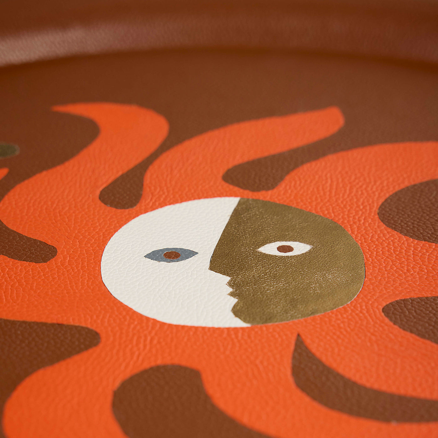 Jonathan Adler rundes Leder-Dekotablett Playa Sun Tray | Braun