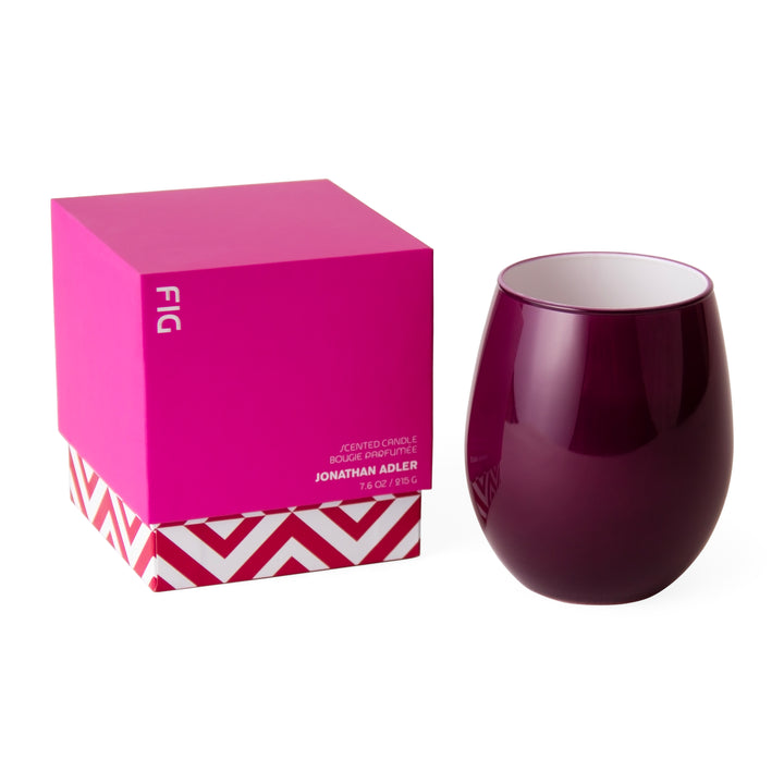 Jonathan Adler Duftkerze Pop Fig im beerenfarbenen Glas neben der pinkfarbenen Geschenkbox
