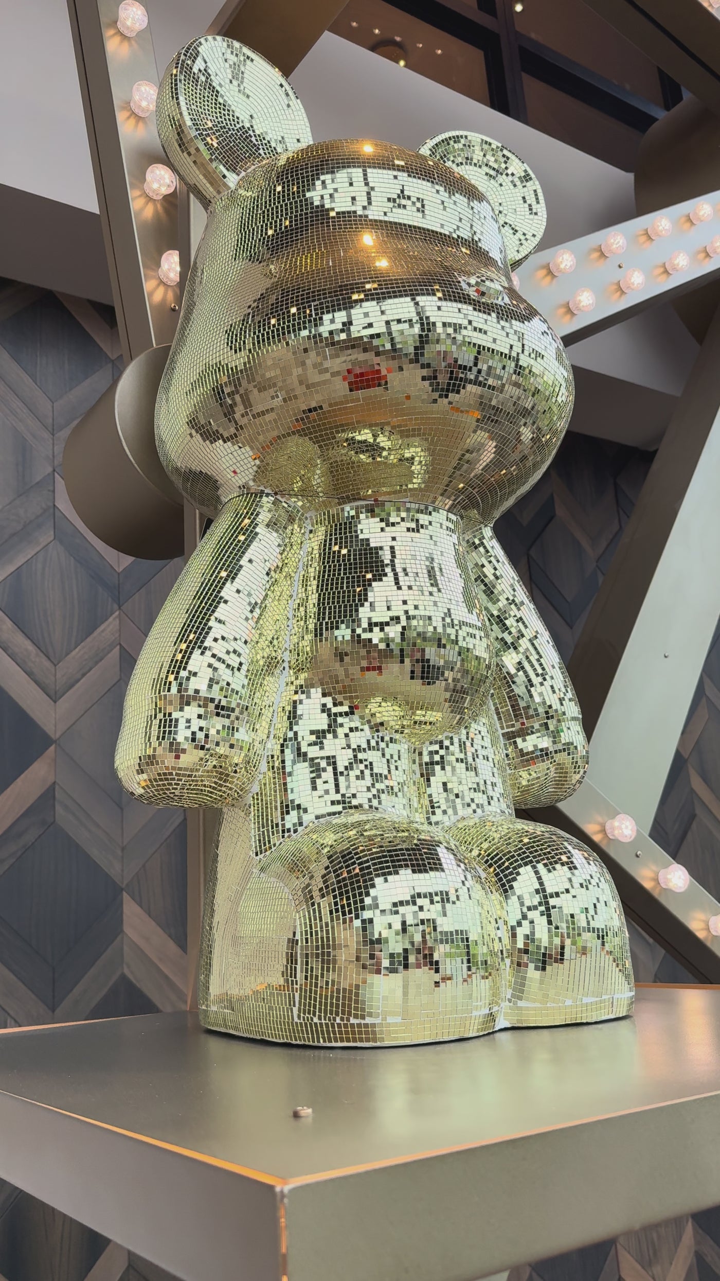 Richmond Interiors Dekoobjekt Skulptur Bär Averyl verspiegelt Gold | H 101 cm