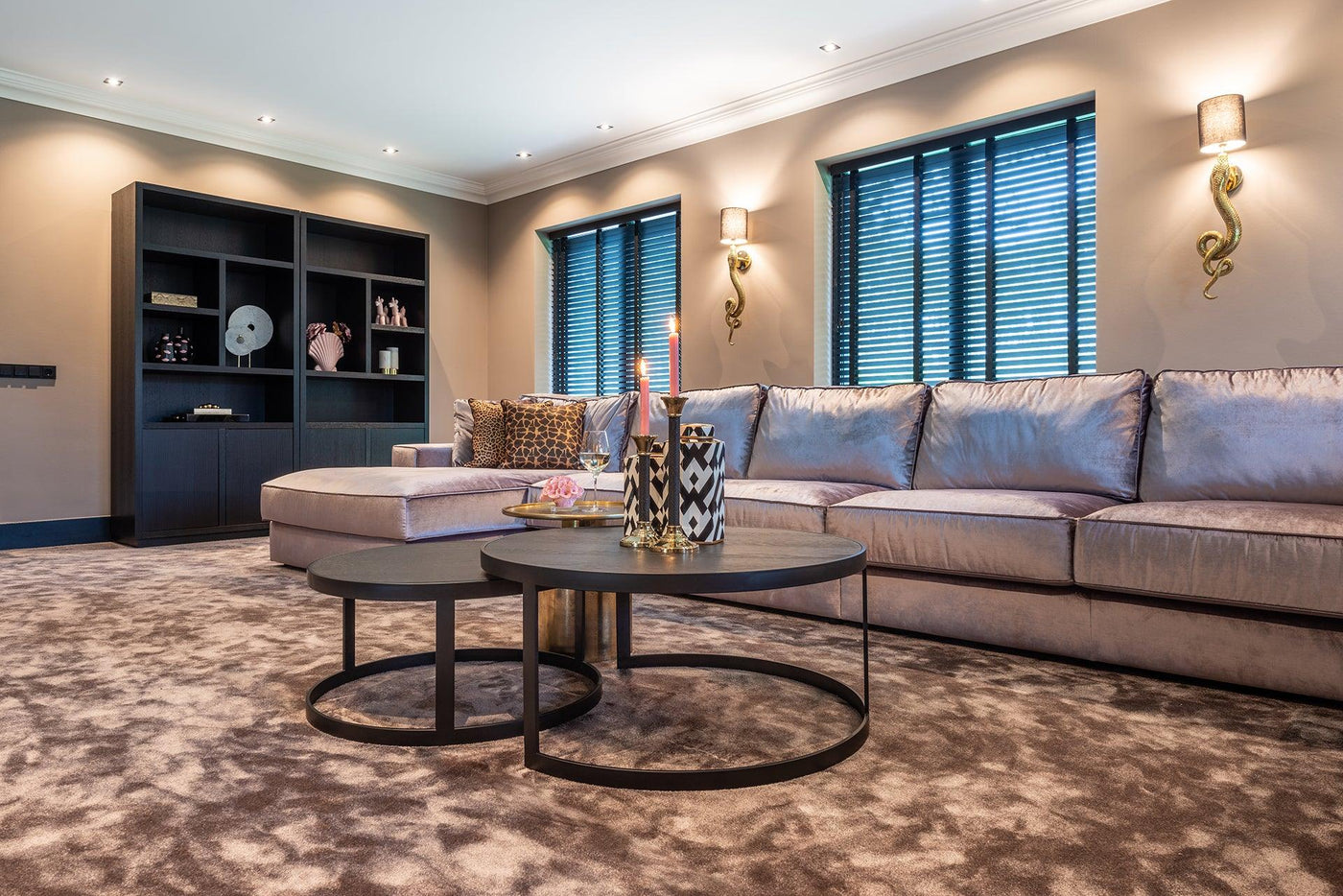 Richmond Interiors 2-türiger Bücherschrank Oakura | schwarz