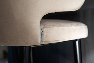 Richmond Interiors Samt-Armlehnstuhl Indigo | Khaki
