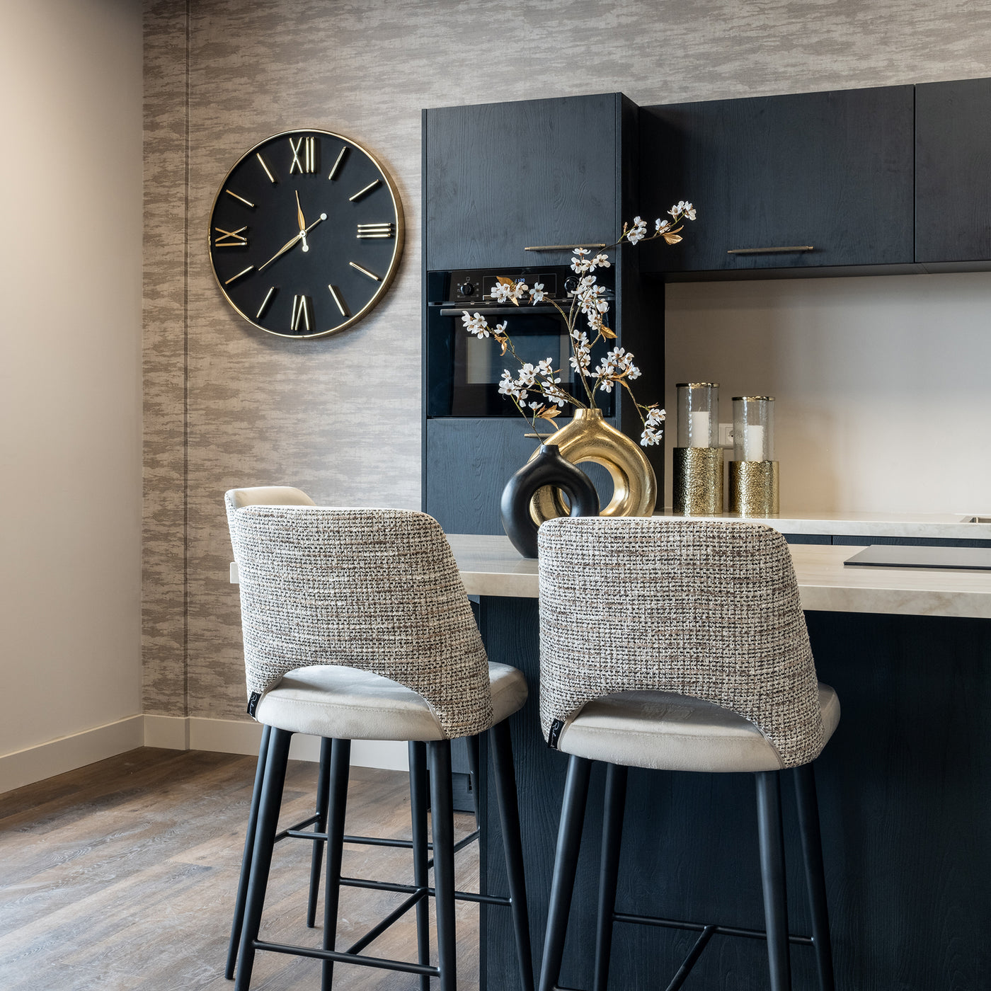 Richmond Interiors Samt-Barhocker Counterstuhl Tabitha | Nature & Khaki