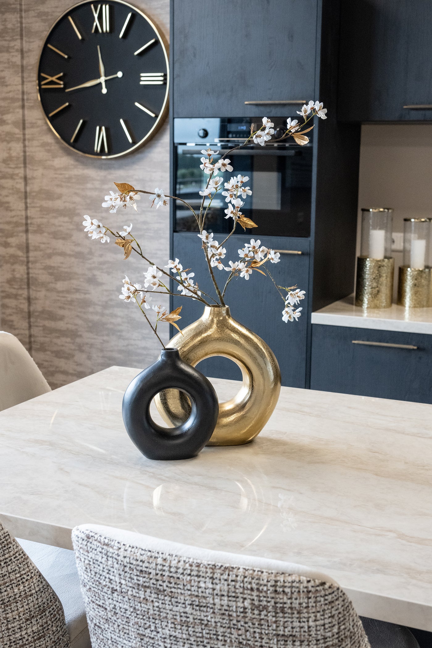 Richmond Interiors Samt-Barhocker Counterstuhl Tabitha | Nature & Khaki