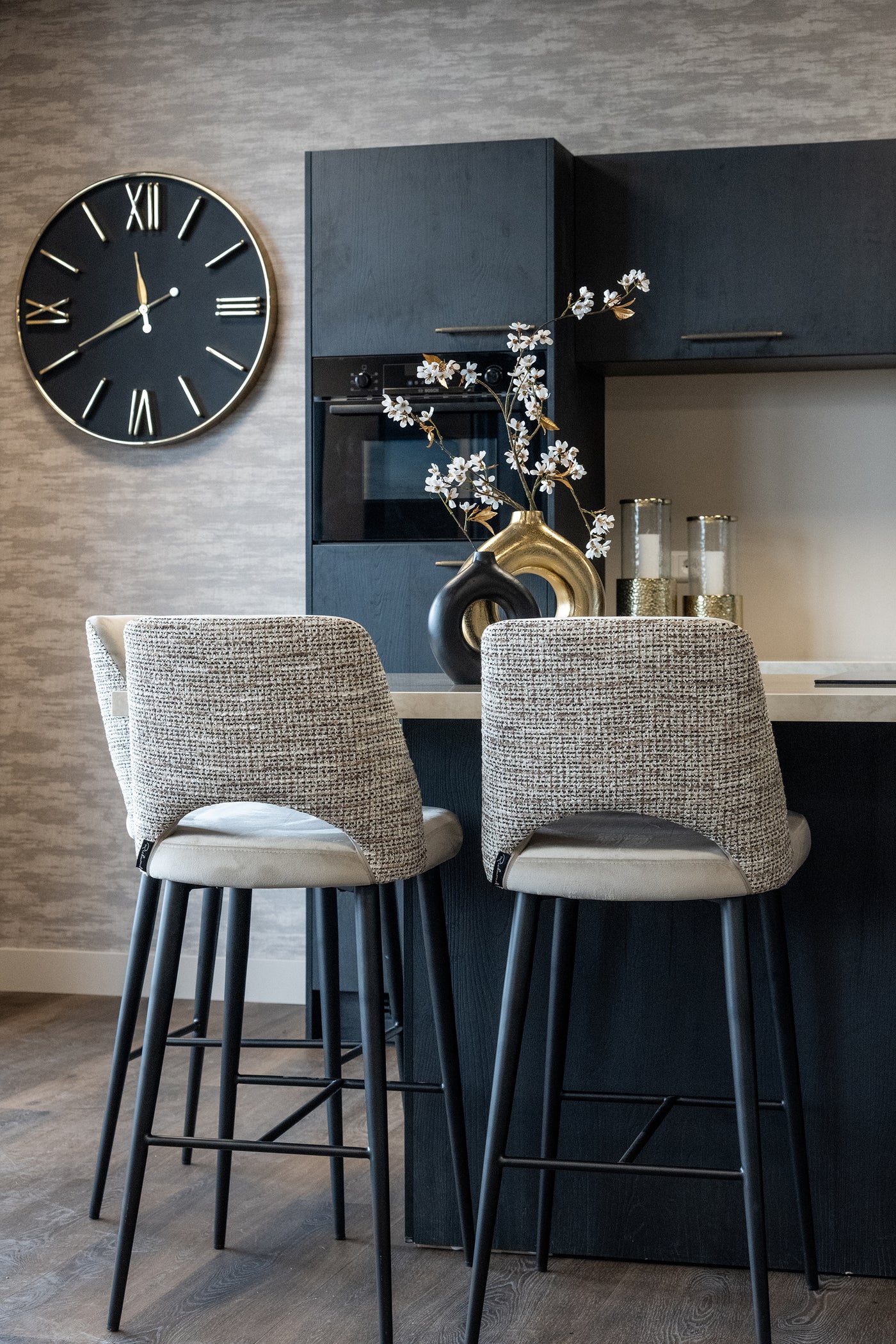 Richmond Interiors Samt-Barhocker Counterstuhl Tabitha | Nature & Khaki