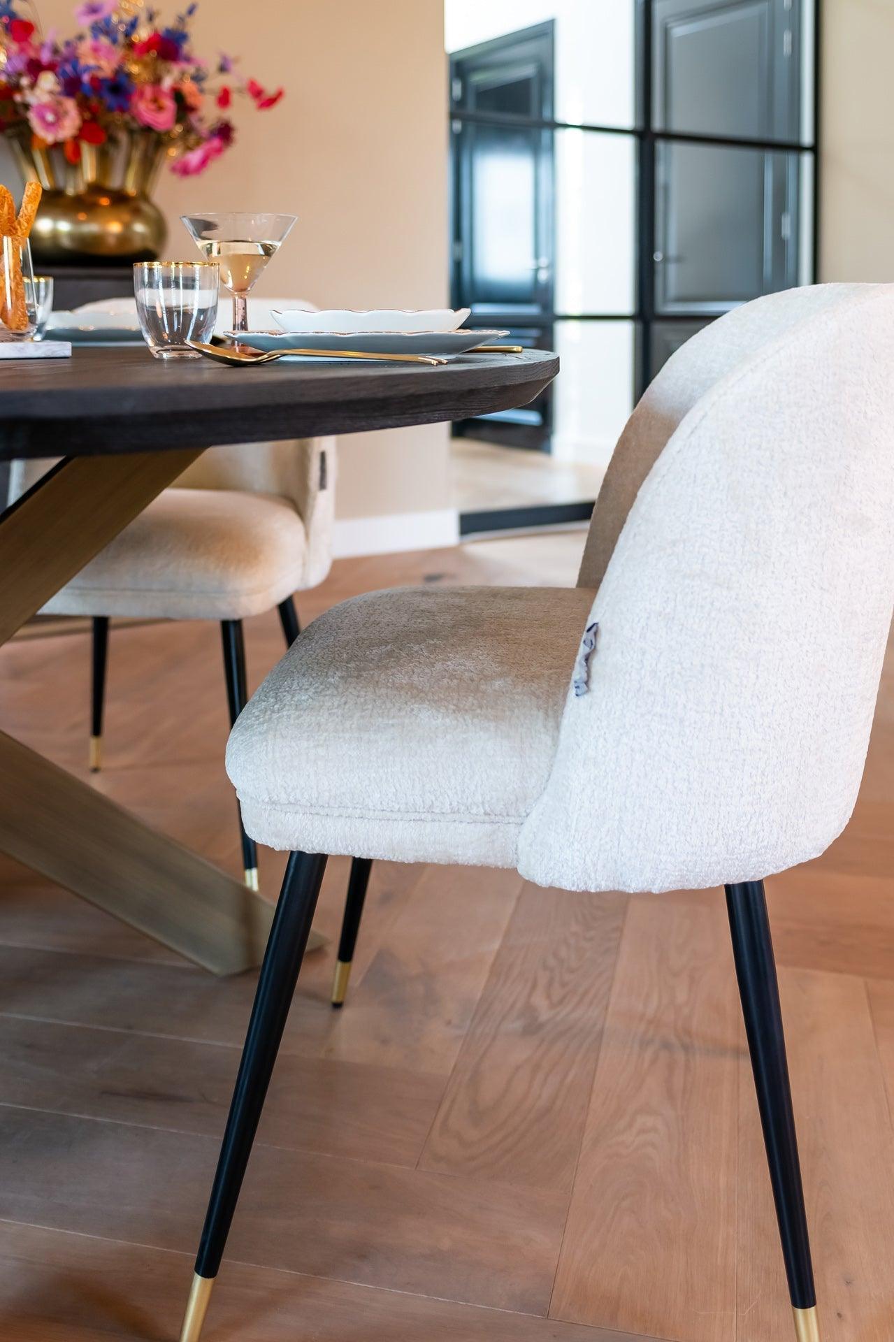 Richmond Interiors Samt-Stuhl Alicia | Khaki
