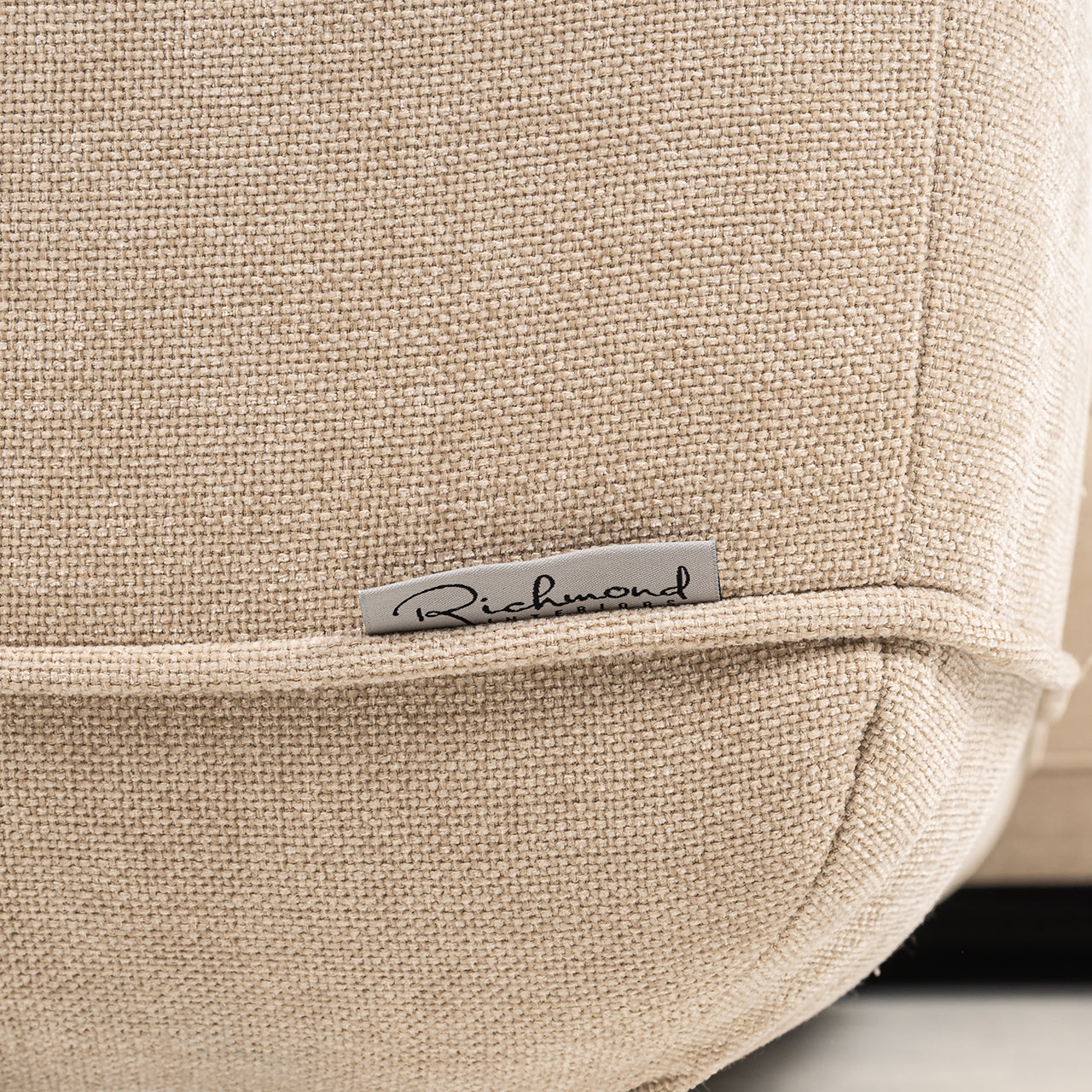 Richmond Interiors Sofa Tudor mit abnehmbarer Rückenlehne | Sand
