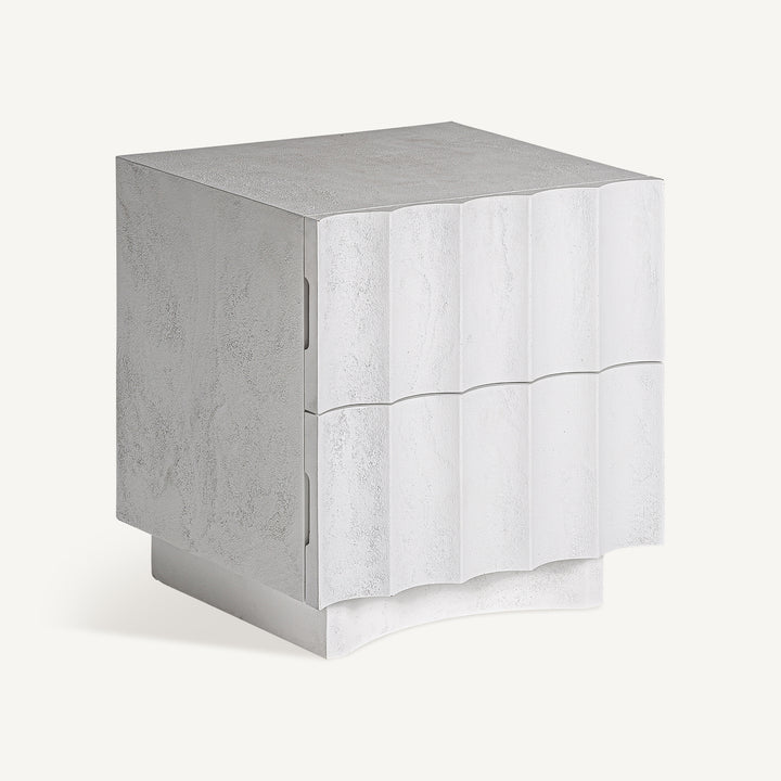 Vical Holz-Nachttisch Mulcey mit Relief-Front und Schubladen, Schrägansicht
