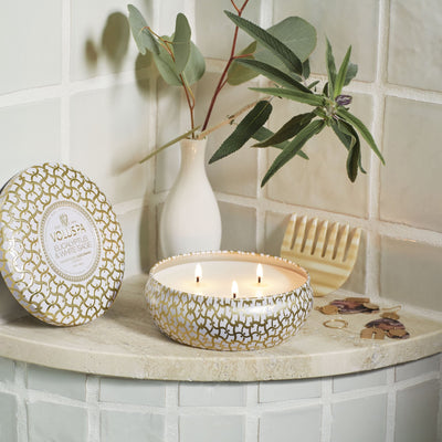 Voluspa 3-Docht Duftkerze Eucalyptus & White Sage | Dose mit Deckel