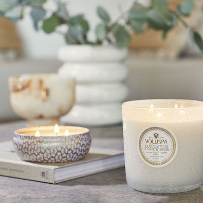 Voluspa 3-Docht Duftkerze Eucalyptus & White Sage | Luxe Jar