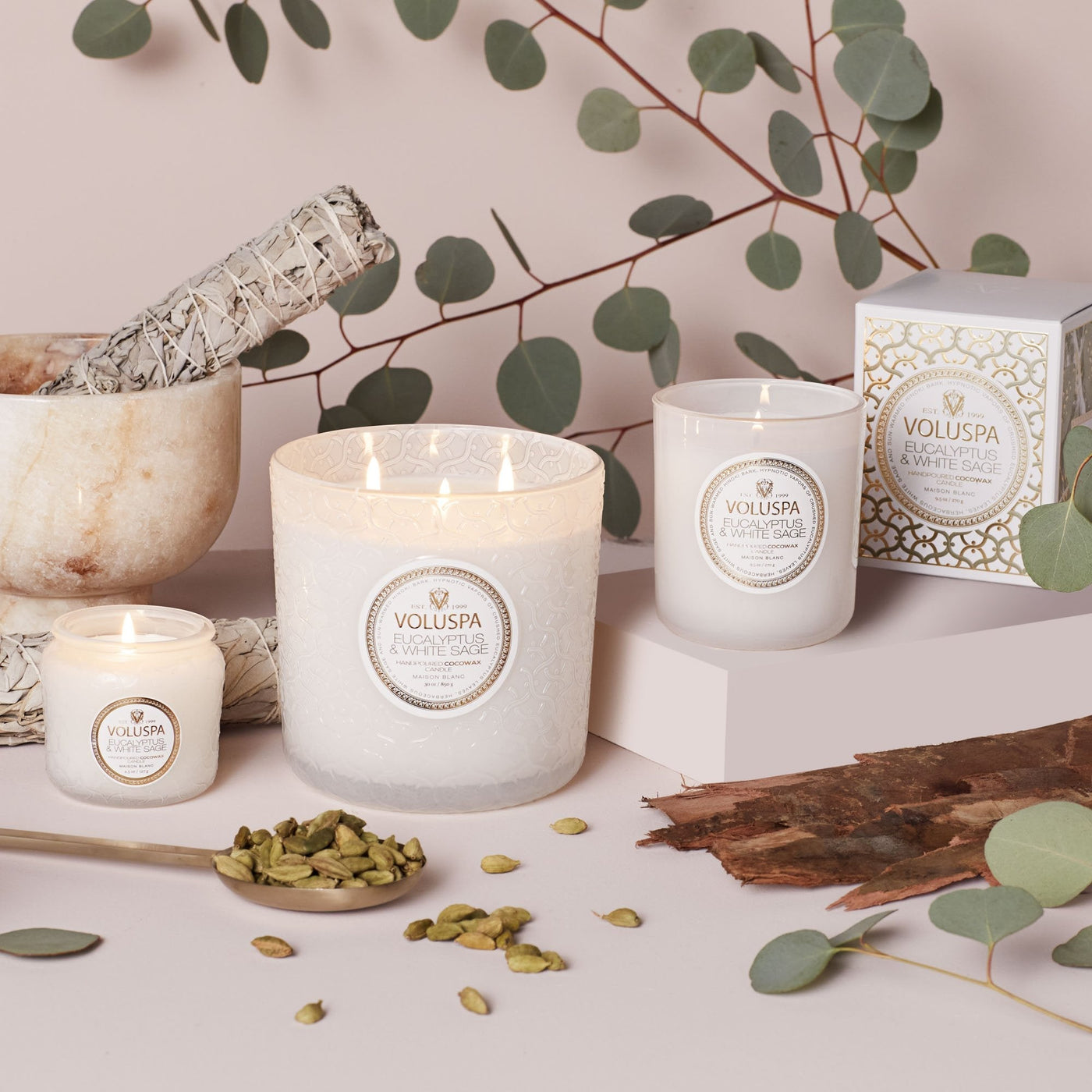 Voluspa 3-Docht Duftkerze Eucalyptus & White Sage | Luxe Jar