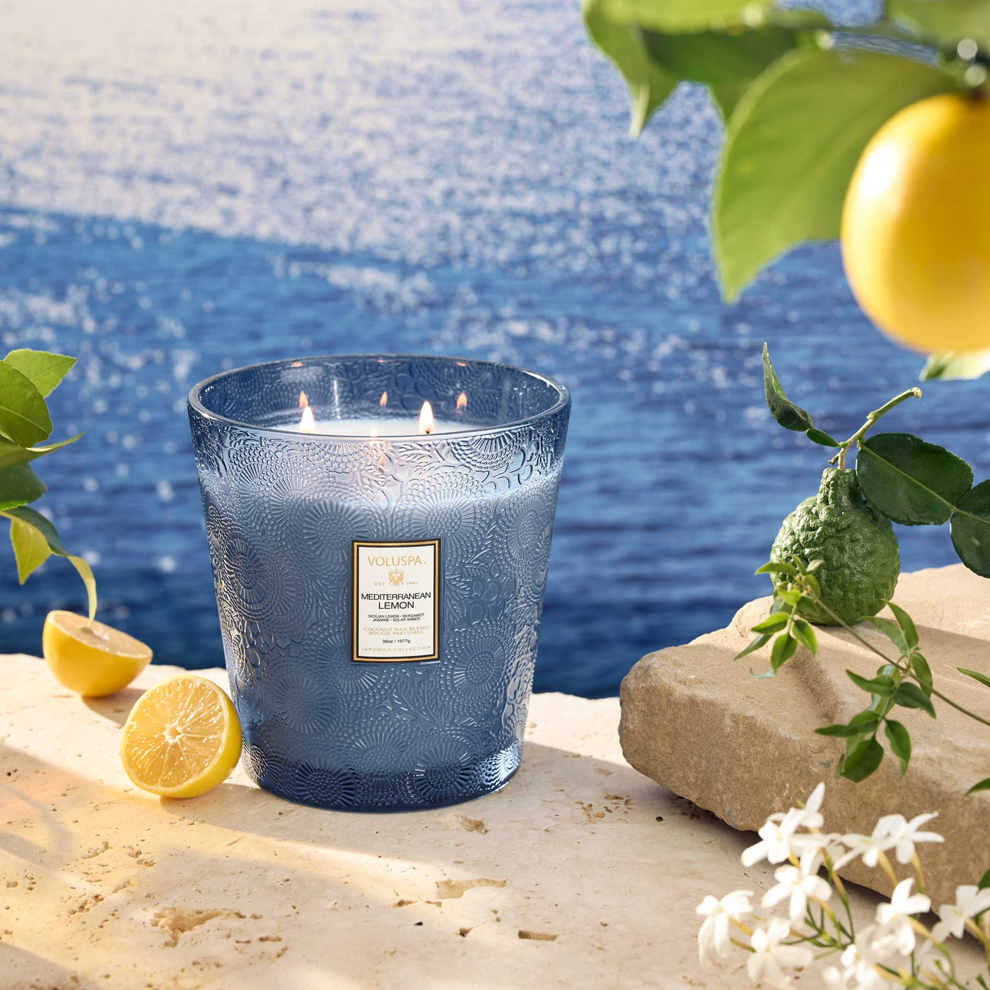 Voluspa 3-Docht Duftkerze Mediterranean Lemon | 1.077 g